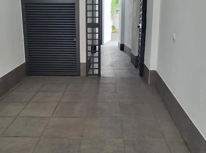 Apt Centrico, A Pie De Calle.